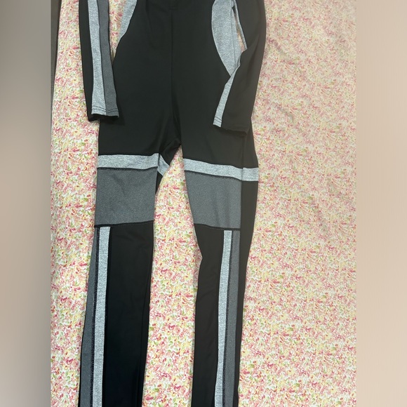 Black and gray jumpsuit - Picture 2 of 2